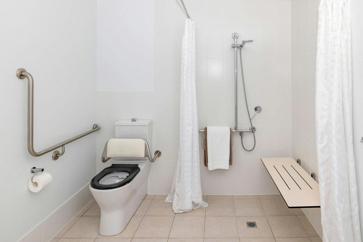 Two-Bedroom Accessible Superior Cabin - Sleeps 5