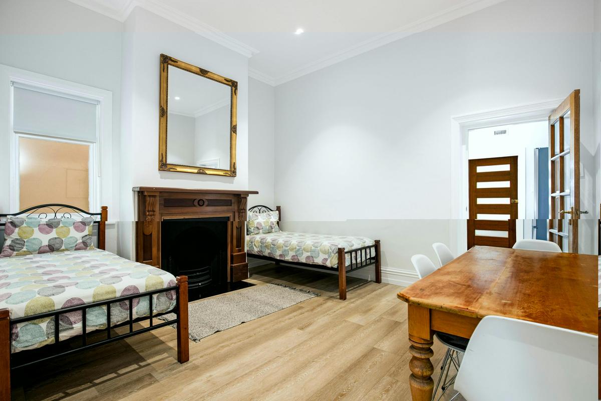 Bedroom/Dinning area