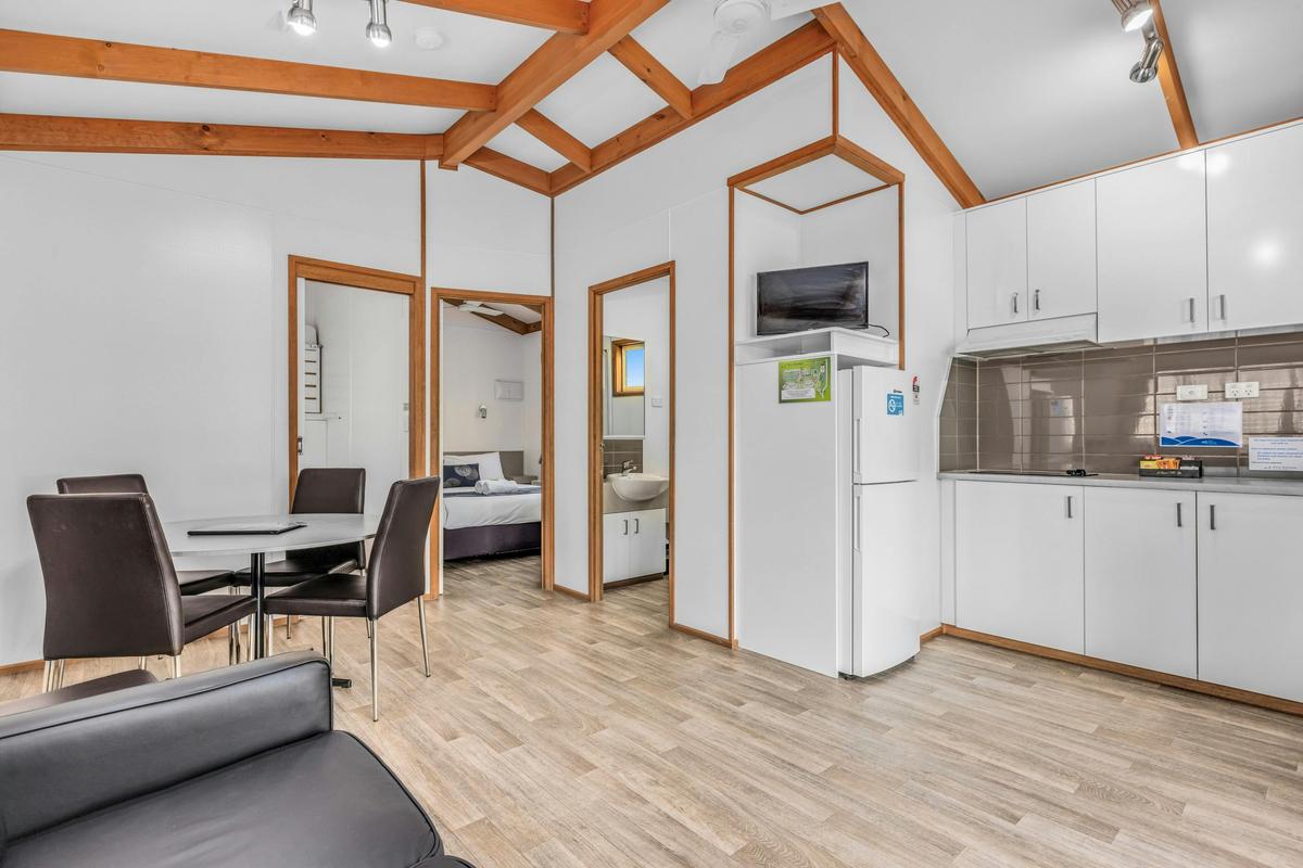 Shiraz Cabin