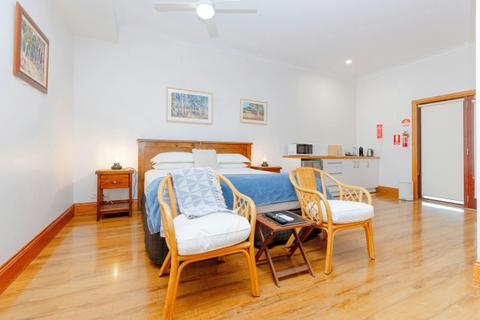 Birdwood Motel