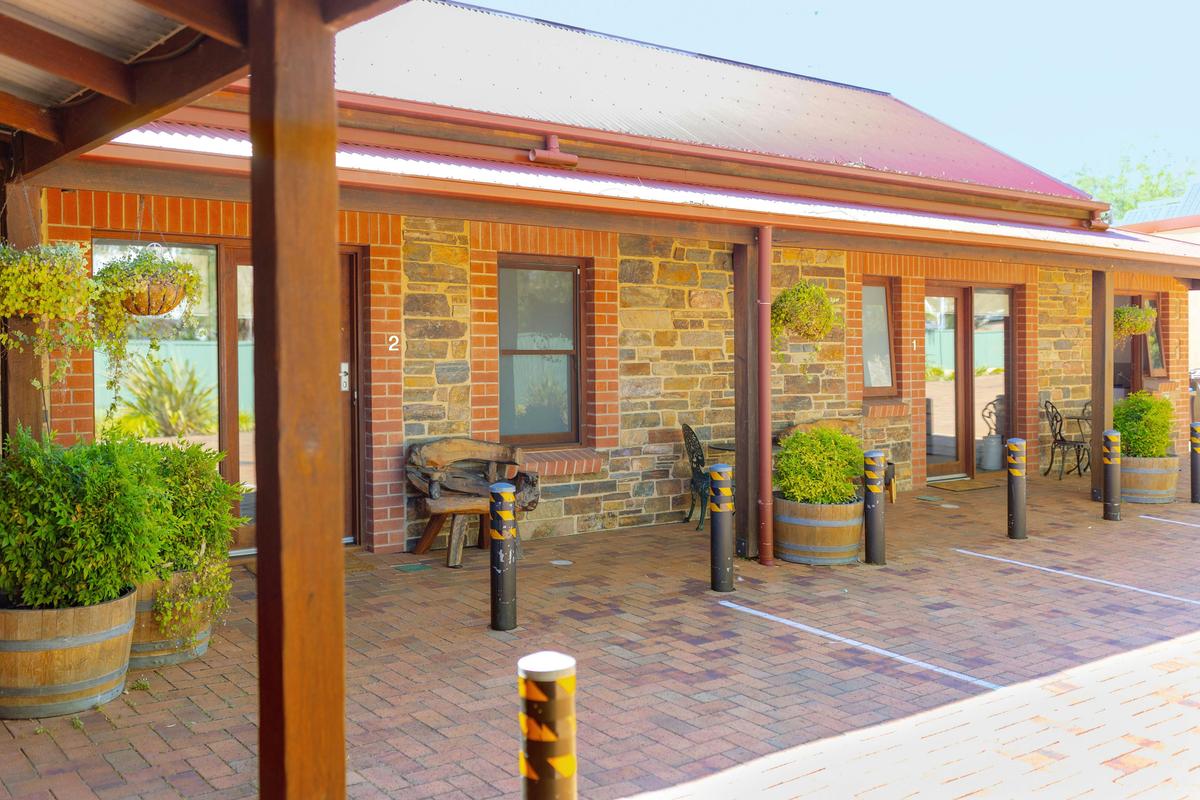 Birdwood Motel
