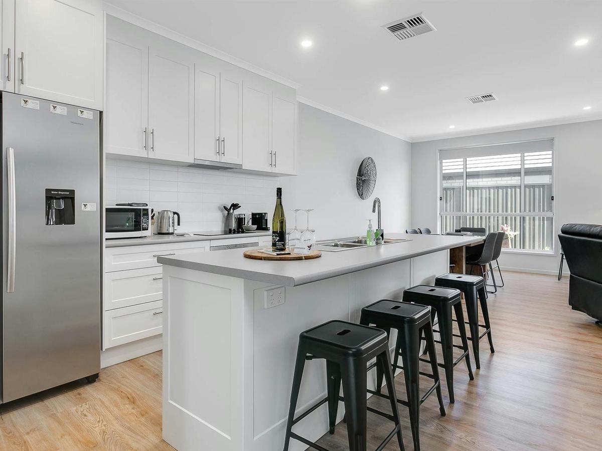 Brand New 3 Bedroom So Close to Sea and Lake