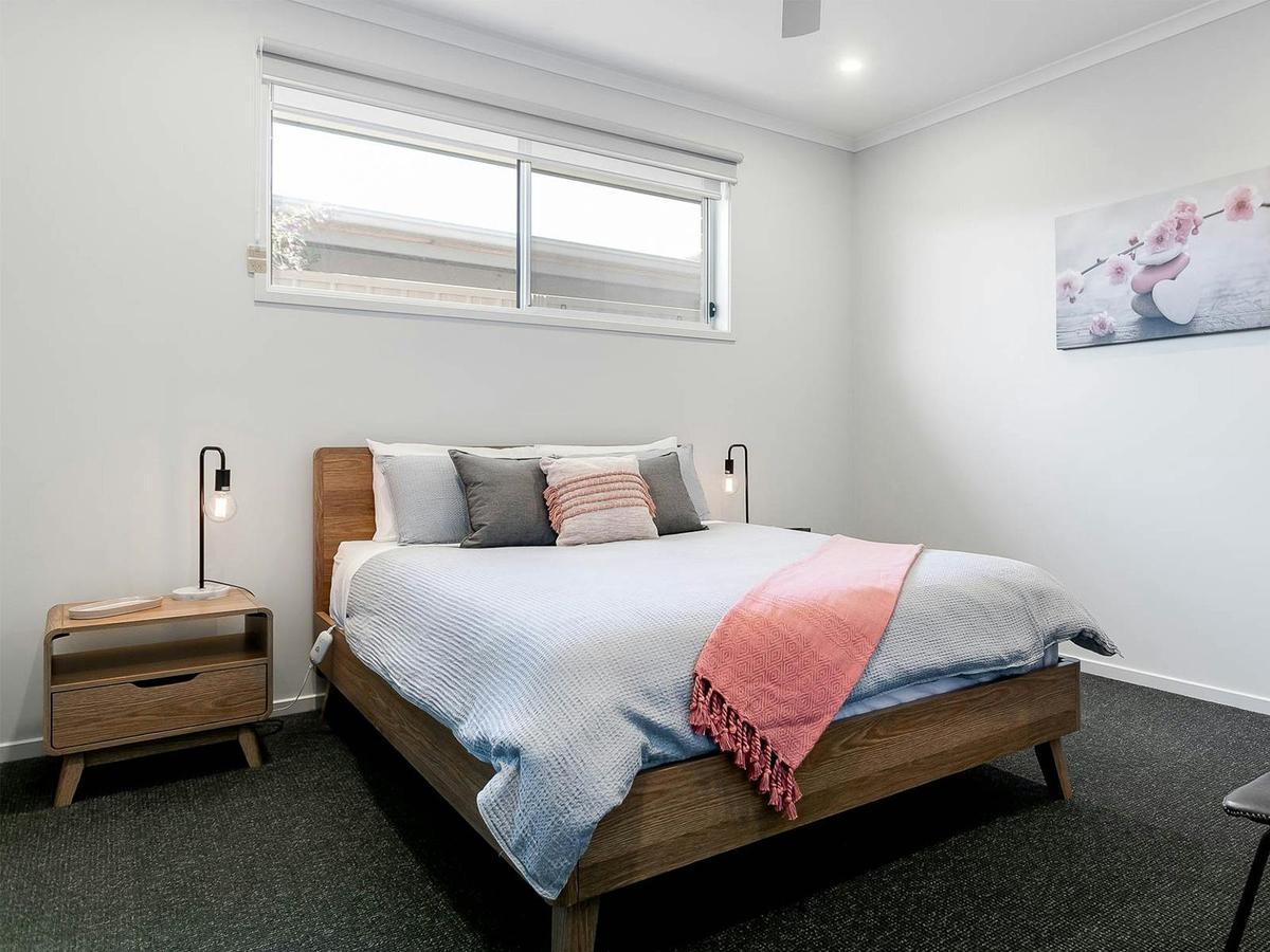 Brand New 3 Bedroom So Close to Sea and Lake
