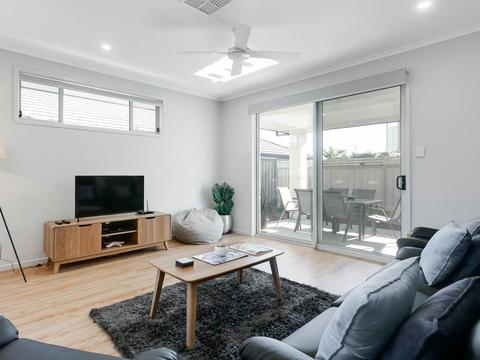 Brand New 3 Bedroom So Close to Sea and Lake