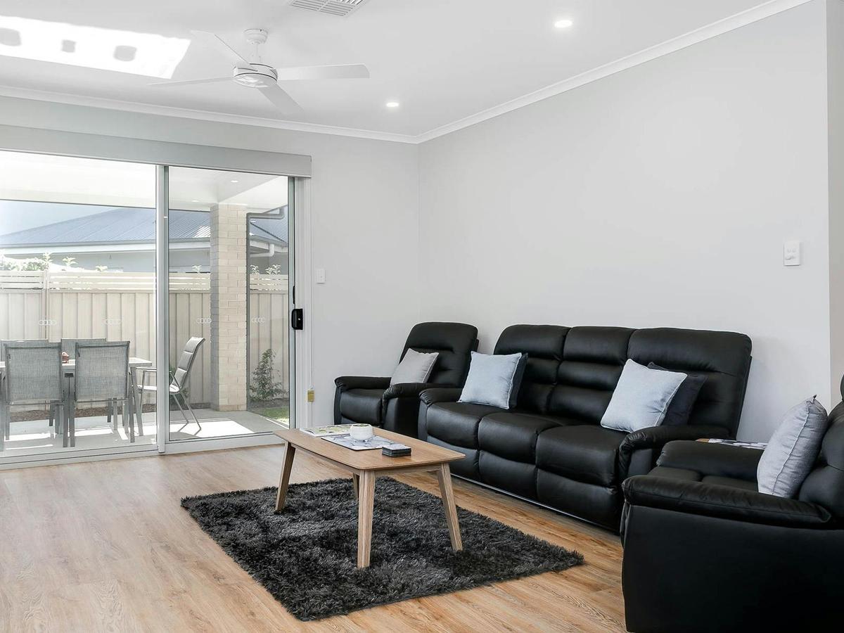 Brand New 3 Bedroom So Close to Sea and Lake