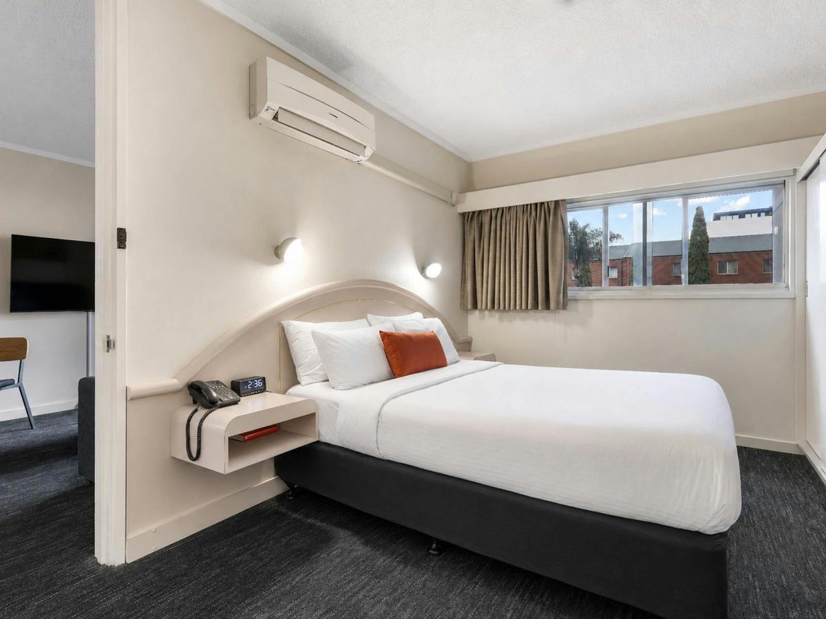 Standard Queen Room