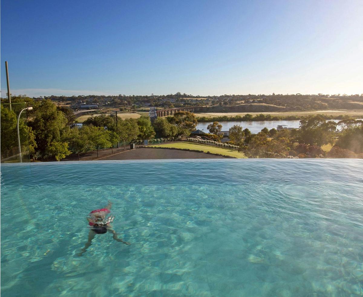 Infinity Pool Murray Bridge