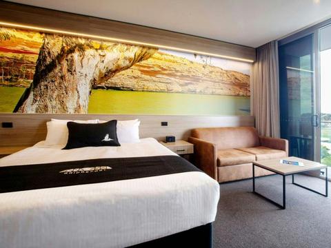 Deluxe Bridgeview Suite
