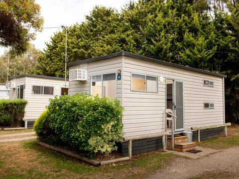 Studio Budget Cabin