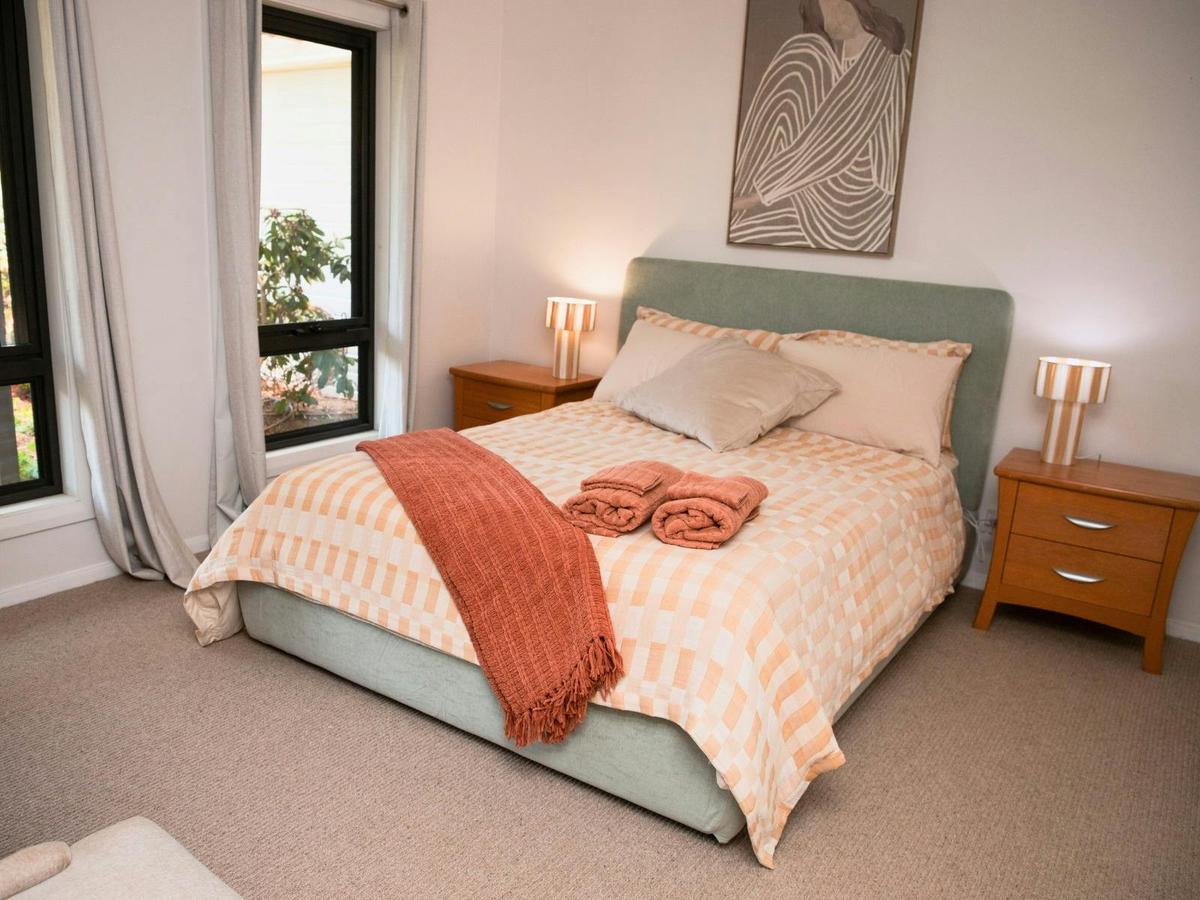 Master Bedroom - Queen Bed