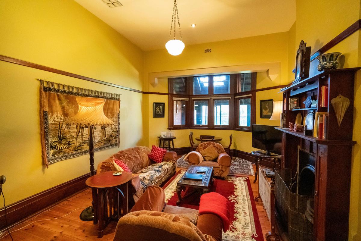 This was the original gentlemen quarters for the manor!