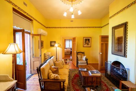 Buxton Manor - Garden and Loft Apartment.