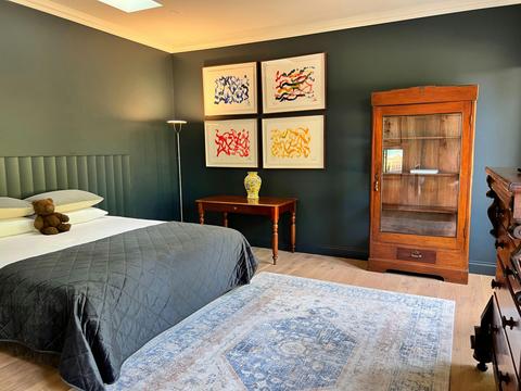 Adelaide Hills House King's Suite master bedroom