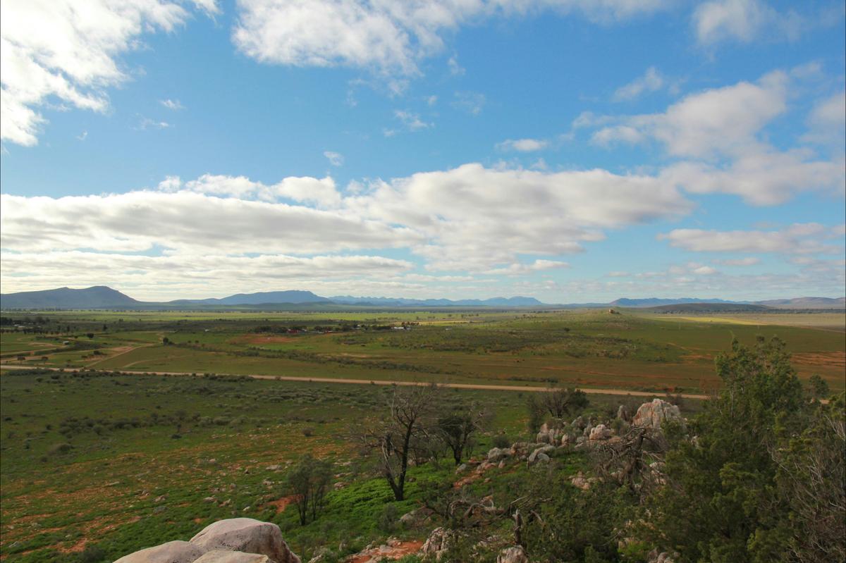 Wonoka Bluff on left Elder Range and Wilpena Pound