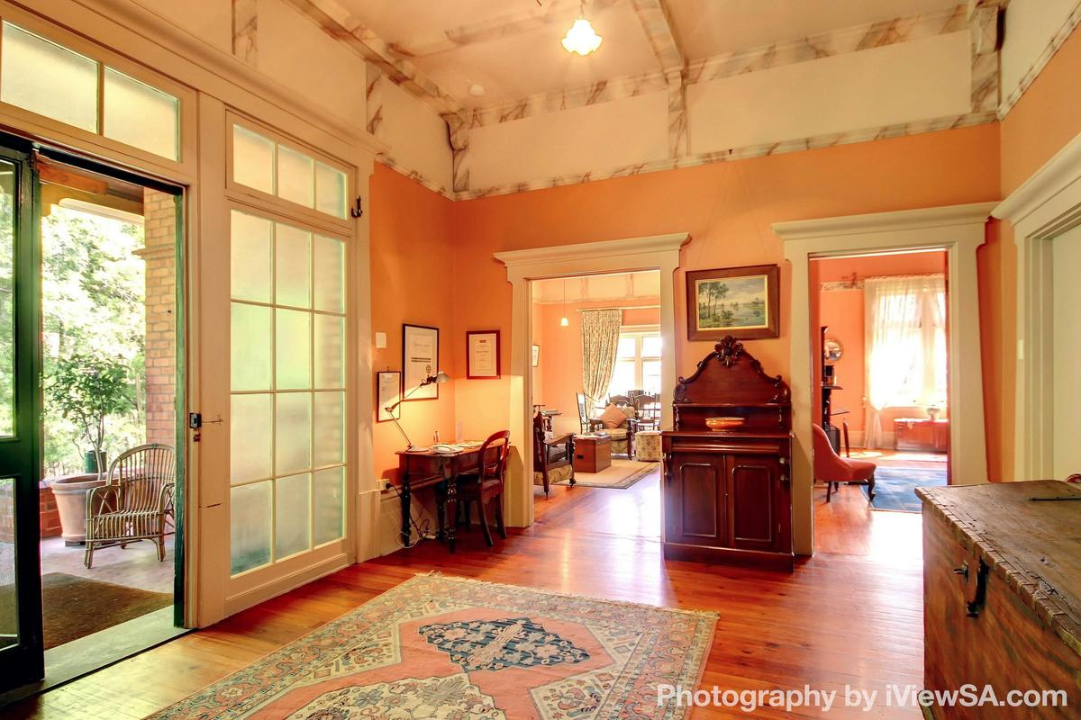 George Lowe entrance & foyer