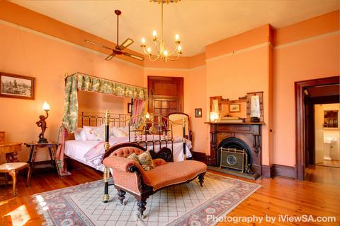 Buxton Manor - Musica Viva Apartment