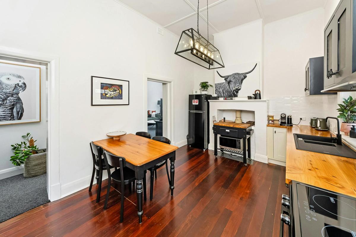 Catherine Street Square kitchen