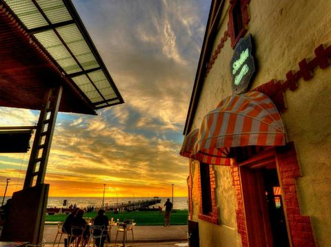 Sunset Jetties & Beaches Evening Tour (6pm to 9.30pm)