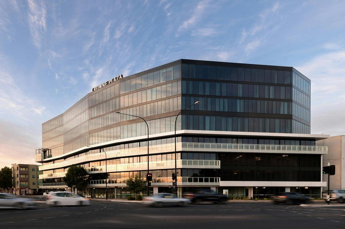 Crowne Plaza Adelaide Mawson Lakes, hotel accommodation with car parking, gym, restaurant and bar.