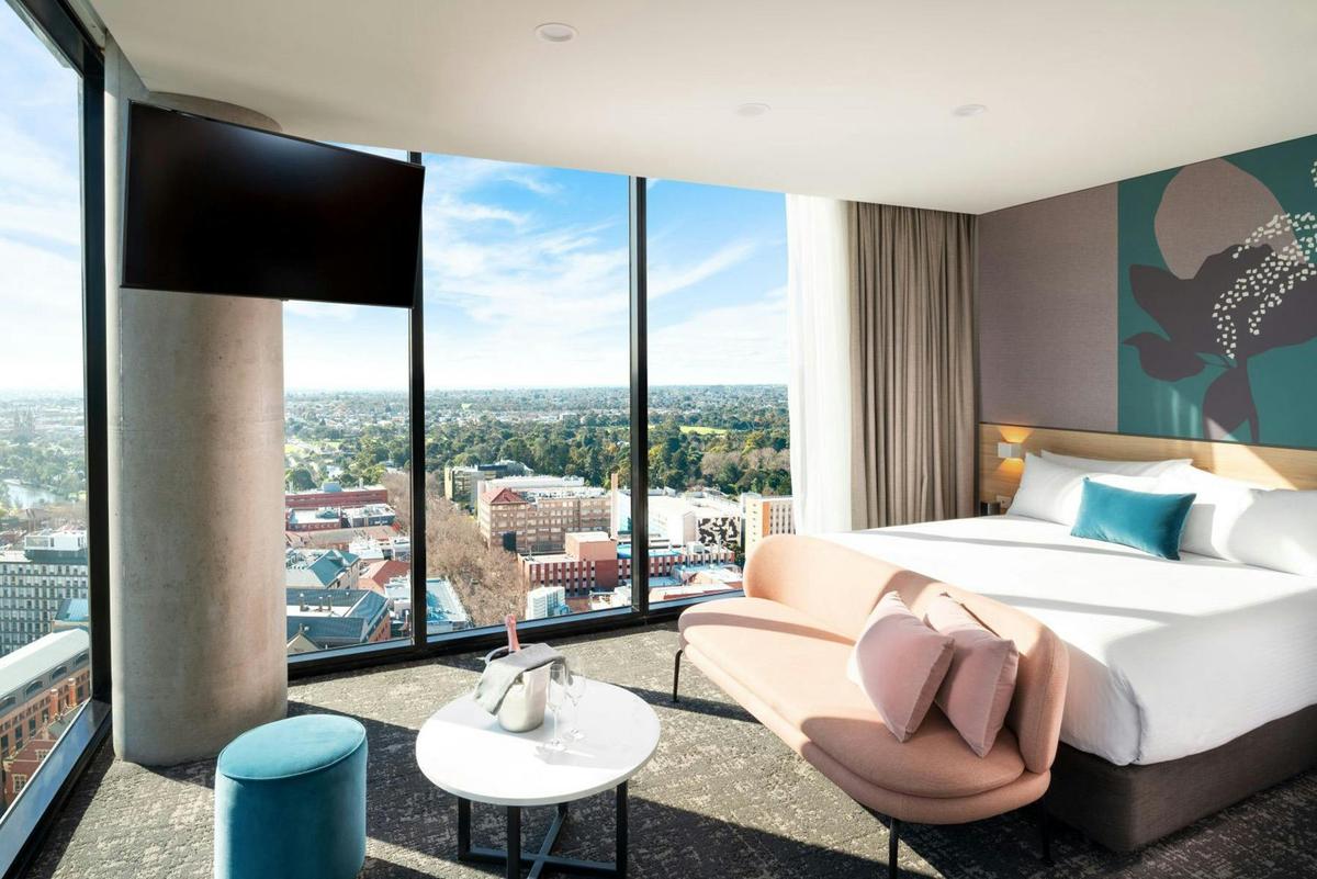 Crowne Plaza Adelaide Junior Suite
