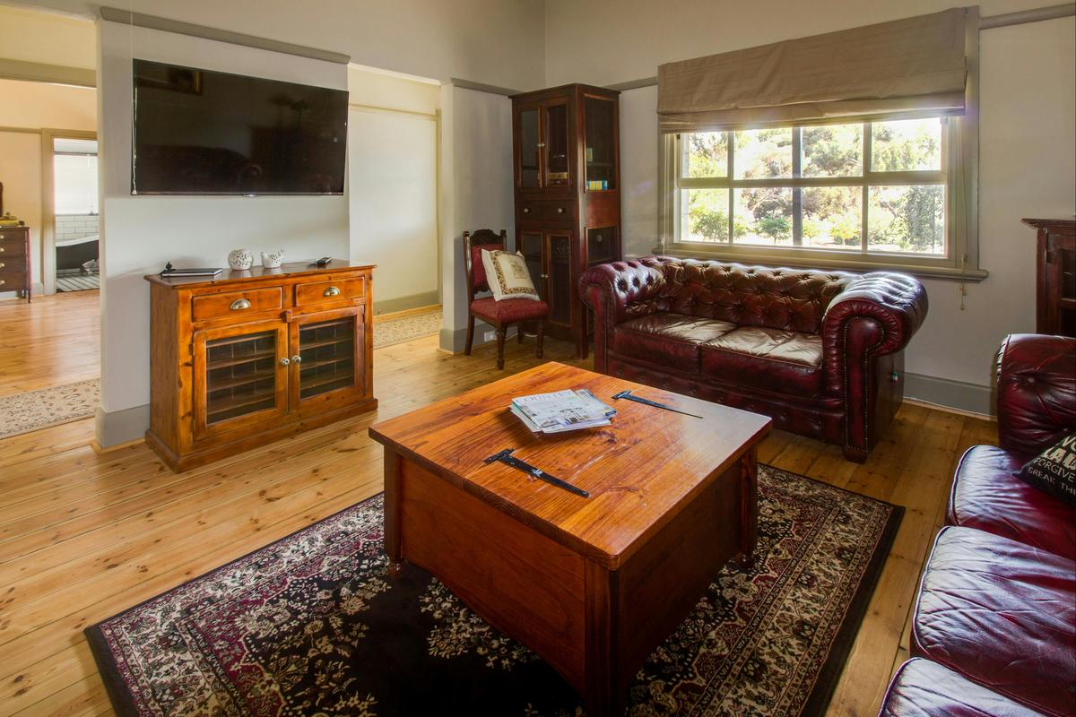 Lounge Room- complete with Netflix