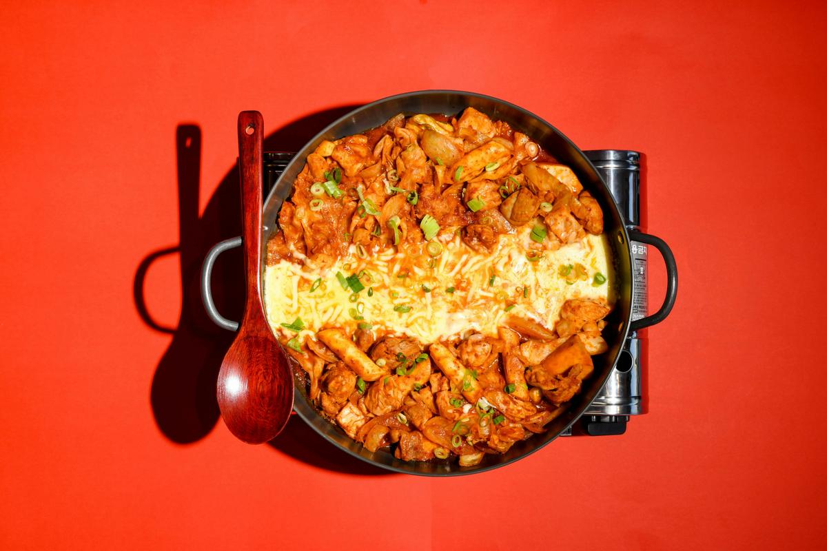 Spicy stir-fried chicken (Dakgalbi) with vegetables, cooked in a rich gochujang-based sauce. A popul