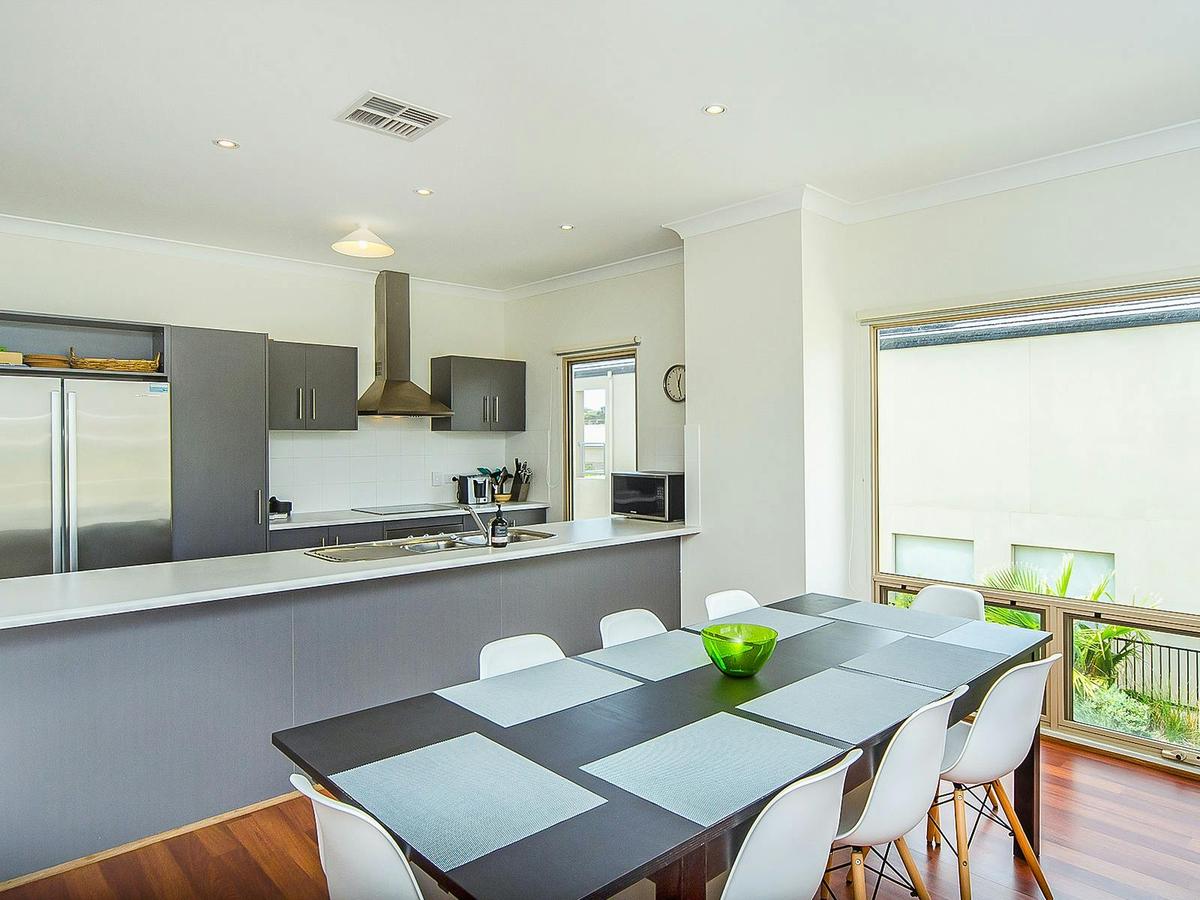 Contemporary Golf Course Frontage 3 Bedroom Home