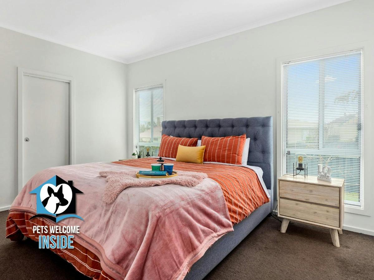 Contemporary 3 Bed 2 Bath Home with Ocean View & Wi-Fi