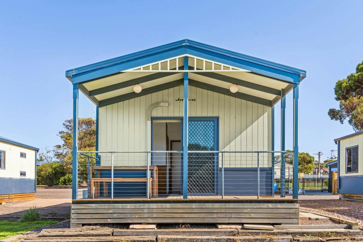 Superior 2 Bedroom Cabin - Sleeps 4
