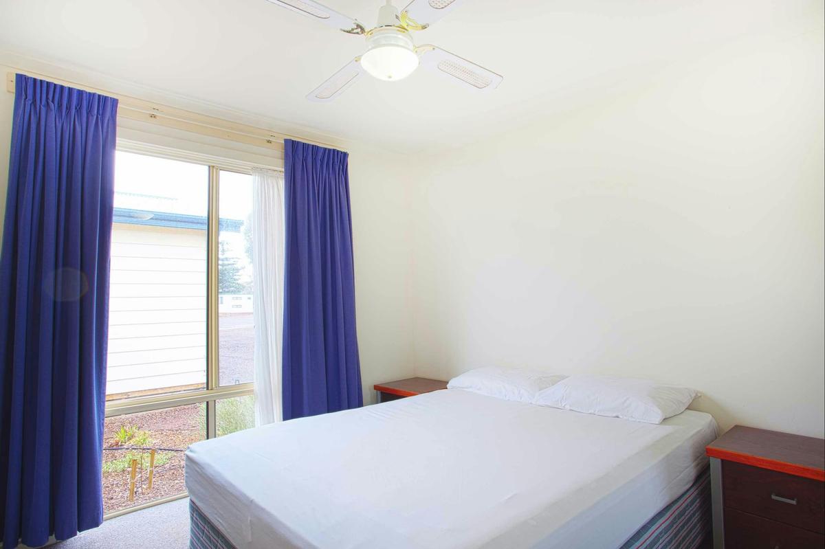 Deluxe 2 Bedroom Cabin - Sleeps 6