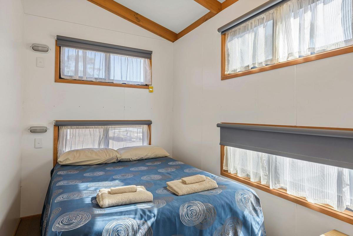 Superior 2 Bedroom Cabin - Sleeps 4