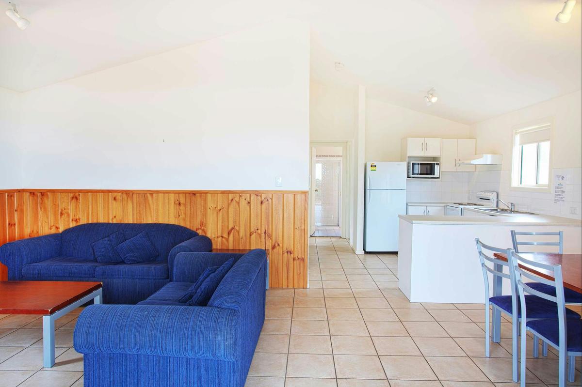 Deluxe 2 Bedroom Cabin - Sleeps 6
