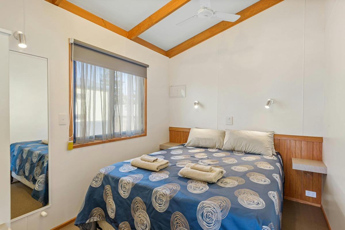 Superior 2 Bedroom Cabin - Sleeps 4
