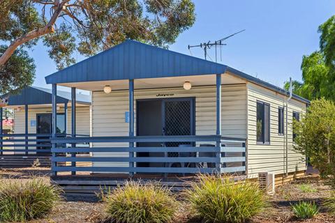 Superior 2 Bedroom Cabin - Sleeps 5