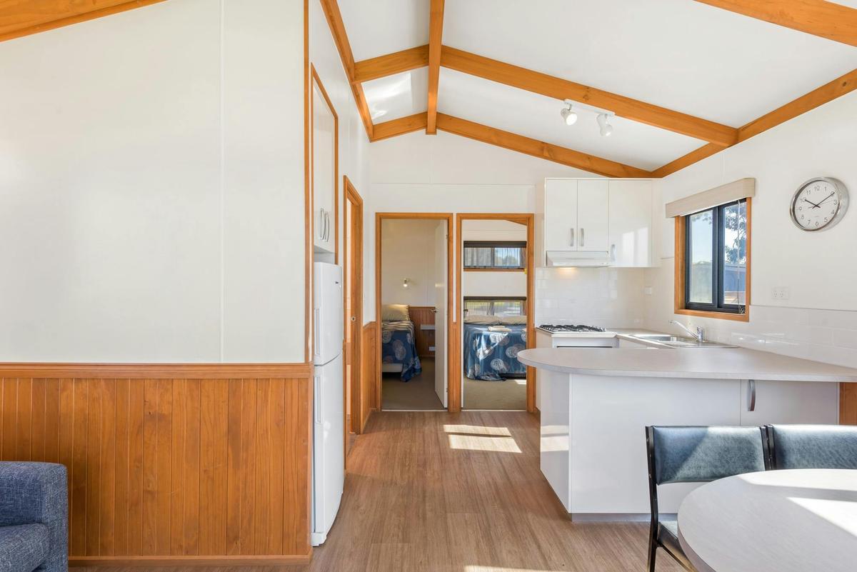 Superior 2 Bedroom Cabin - Sleeps 4