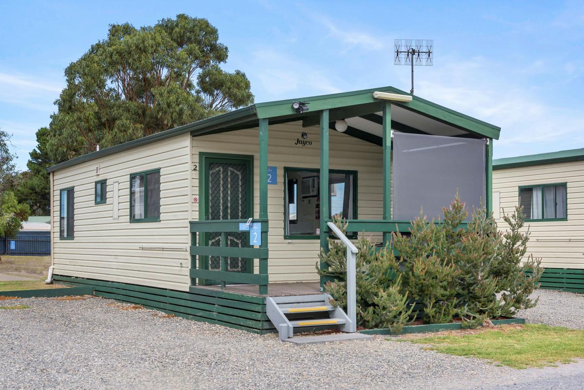 Superior Two Bedroom Pet Friendly Cabin - Sleeps 6