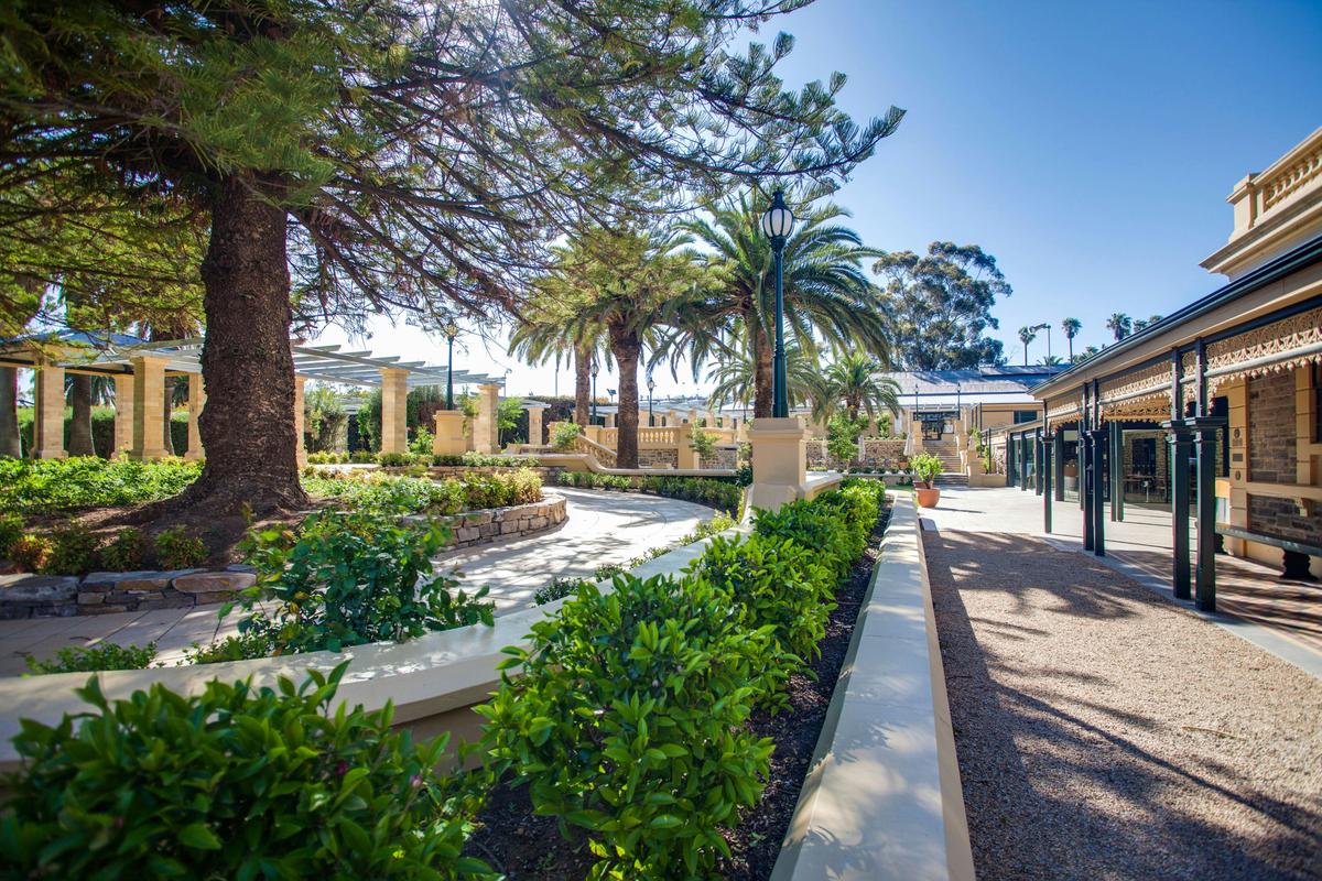 Private Barossa Sightseeing, Food and Wine Day Tour