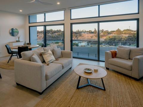 Apartment 2 - The SS James Comrie