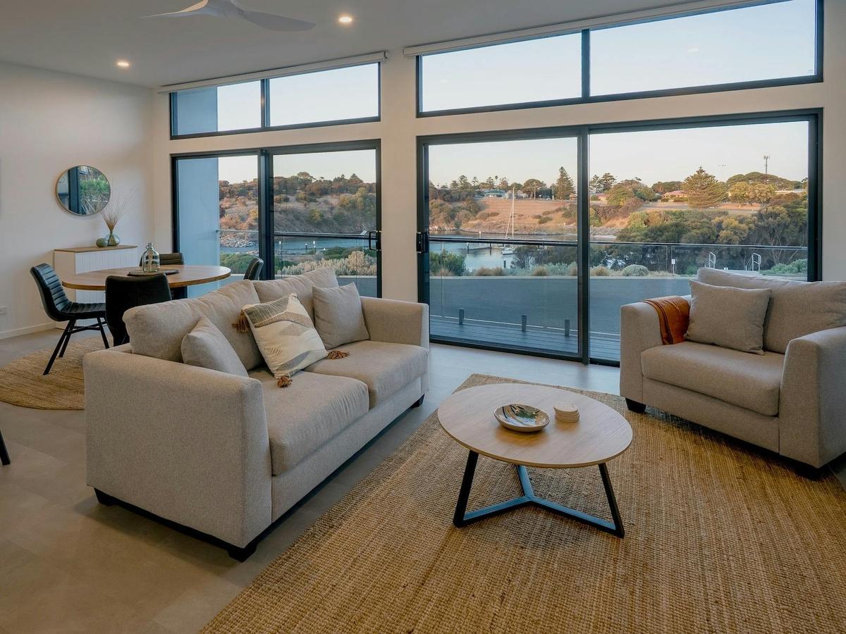 Apartment 2 - The SS James Comrie