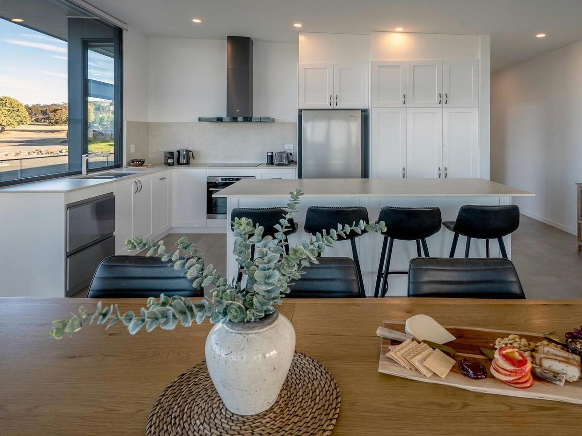 Cove Landing 06 - Karatta/Comrie/May - (12 Guests)