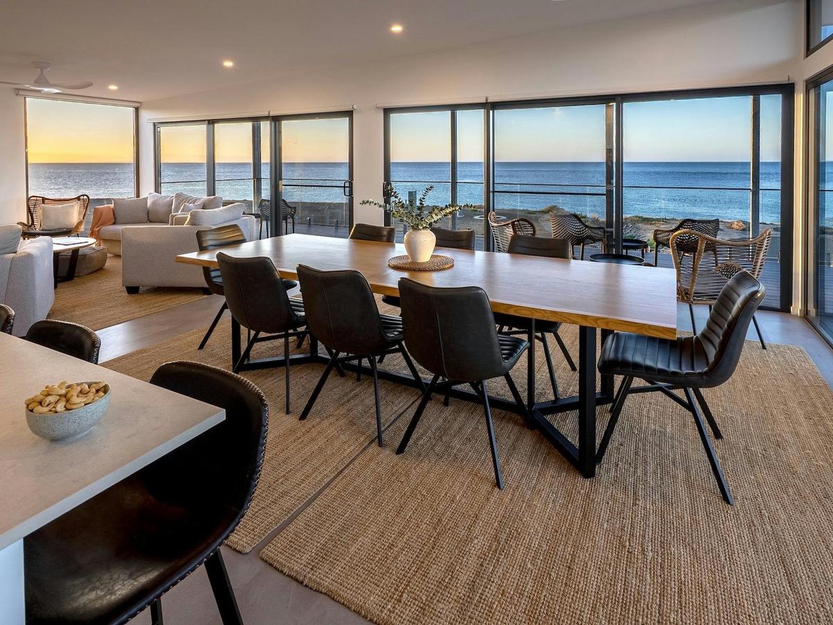 Cove Landing 06 - Karatta/Comrie/May - (12 Guests)
