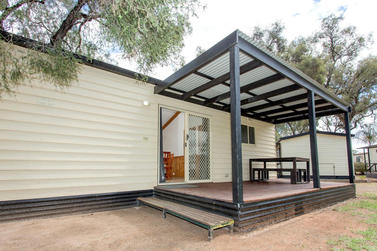 Standard 2 Bedroom Cabin - Sleeps 5