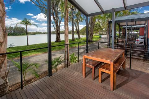 Superior 2 Bedroom Riverfront Cabin - Sleeps 5