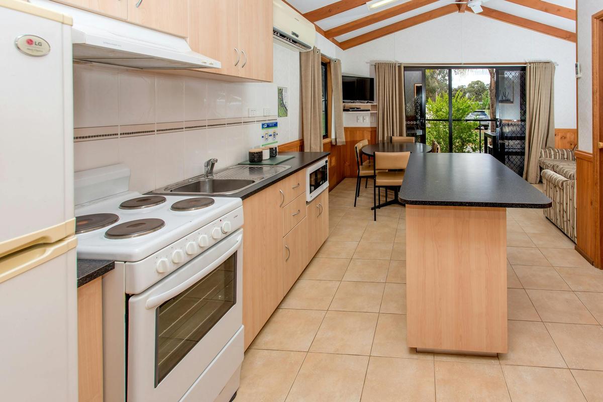 Superior 2 Bedroom Cabin - Sleeps 6