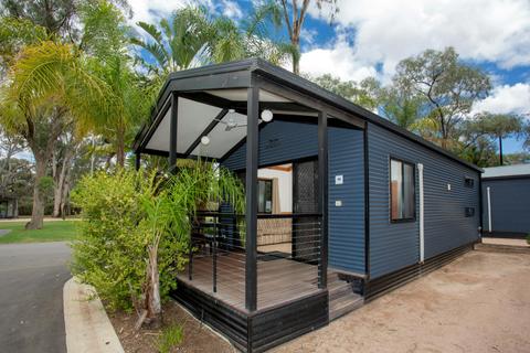 Superior 2 Bedroom Cabin - Sleeps 6