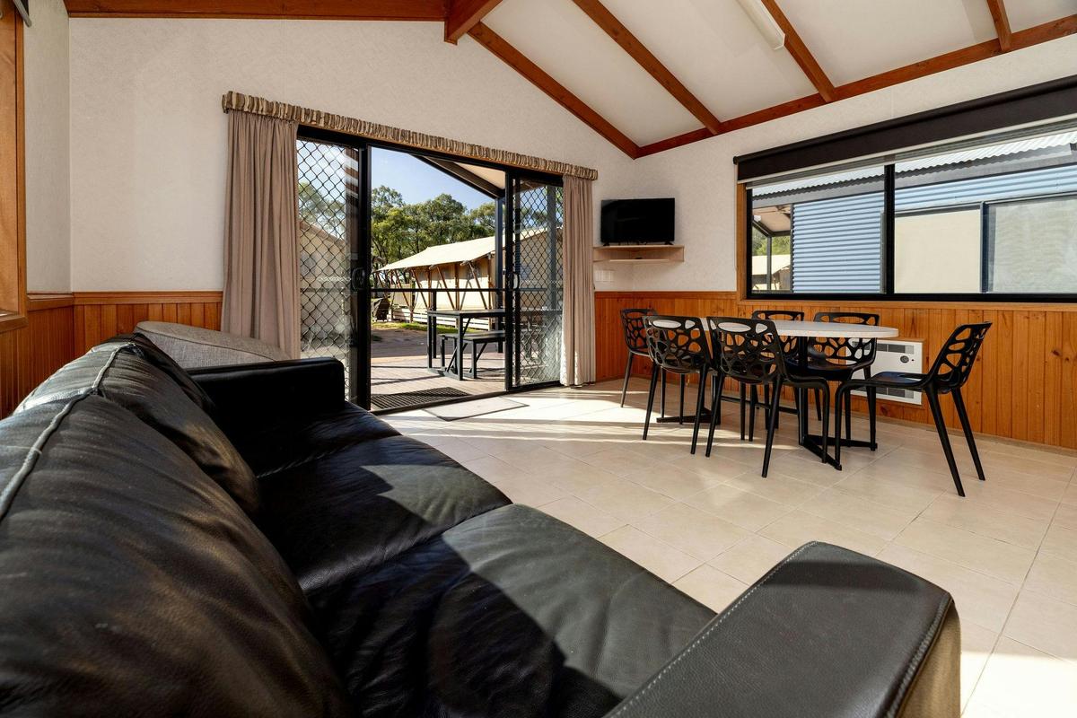 Economy 2 Bedroom Cabin - Sleeps 6