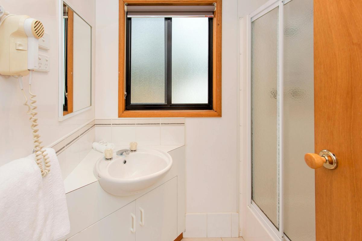Economy 2 Bedroom Cabin - Sleeps 6