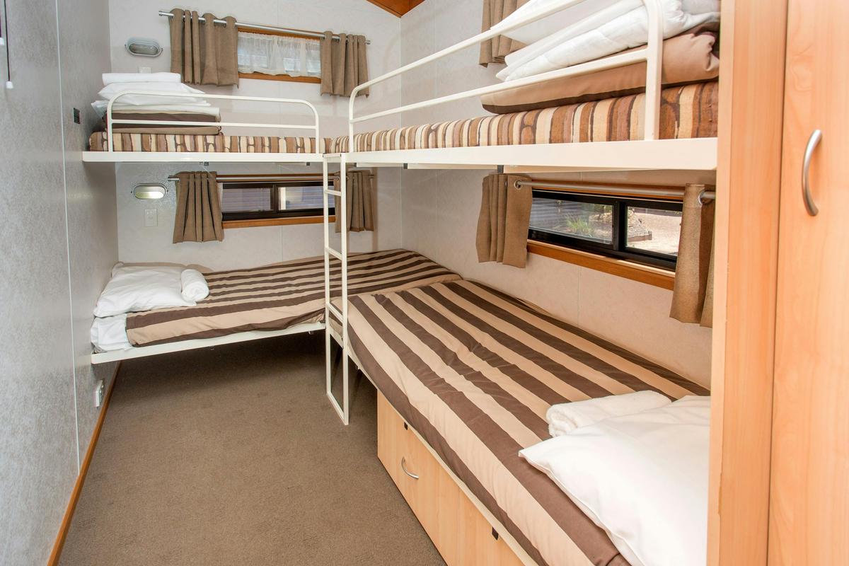 Superior 2 Bedroom Cabin - Sleeps 6