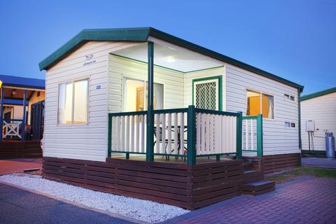 Standard 2 Bedroom Cabin - Sleeps 6 - Pet Friendly