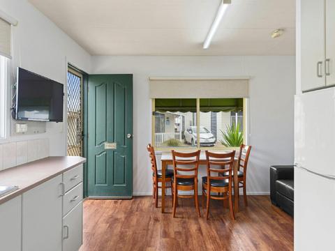 Economy Cabin - Sleeps 6